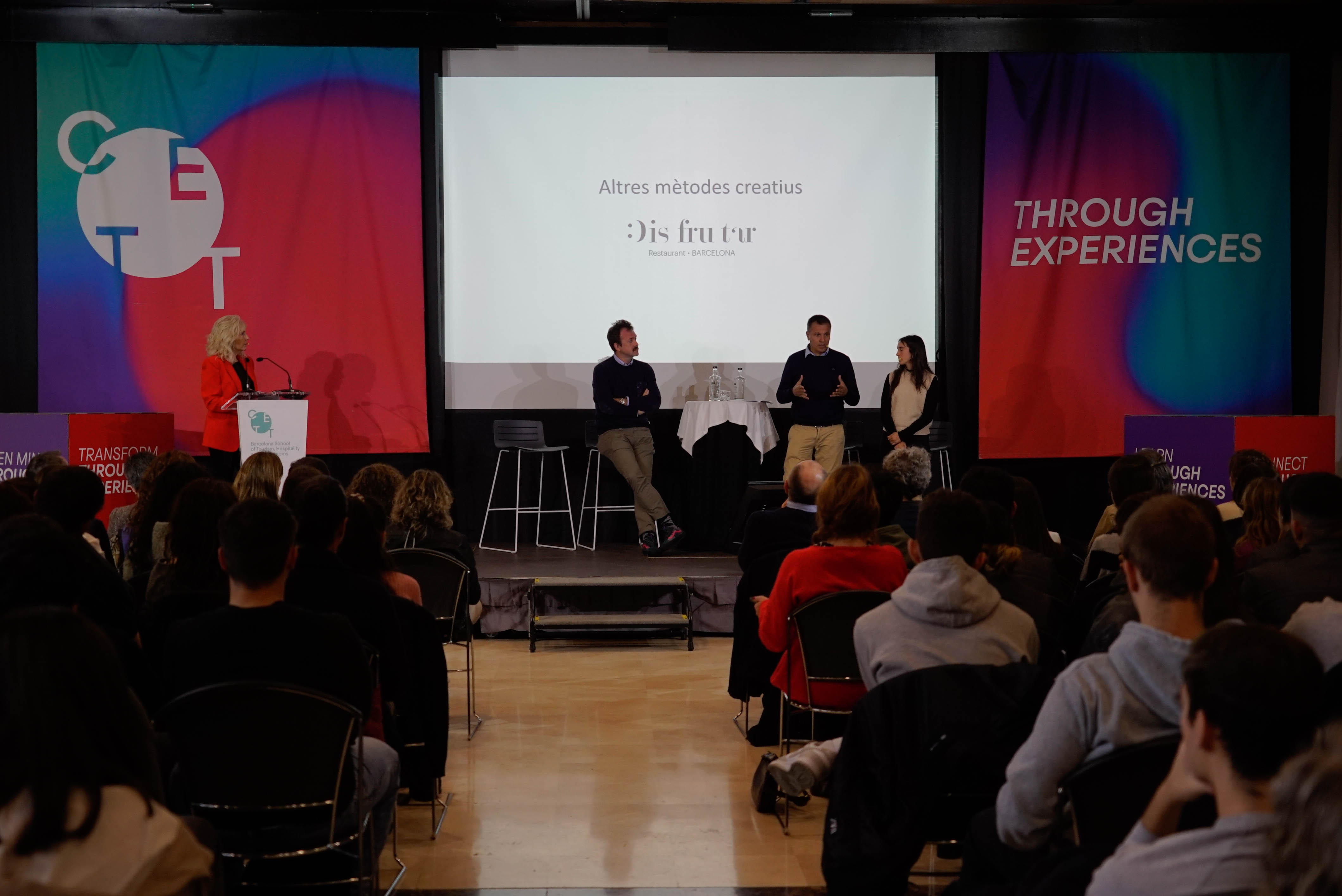 Photography from: La revolució de les dades i la IA, al centre de la XVIII Trobada Gastronòmica | Aula Restaurant